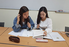 국제통상학과 외국인 학습 튜터링 사진